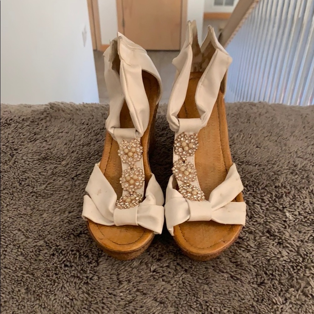 White wedges